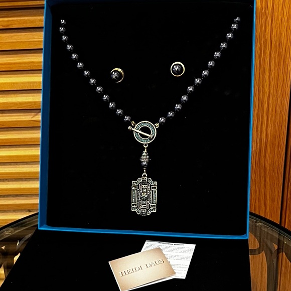 Heidi Daus Navy Pearl Locket Necklace & Earrings Set - NWT 💙✨ - Picture 10 of 11
